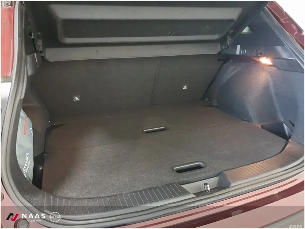 Nissan Qashqai MPV, Petrol, 2023, Red