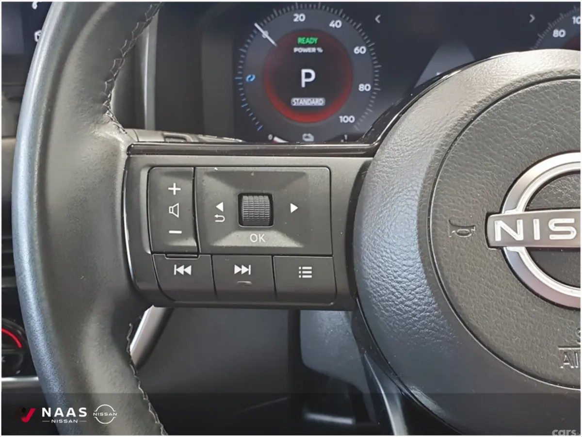 Nissan Qashqai MPV, Petrol, 2023, Red