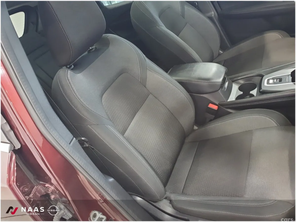 Nissan Qashqai MPV, Petrol, 2023, Red