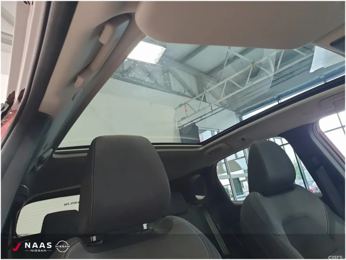 Nissan Qashqai MPV, Petrol, 2023, Red