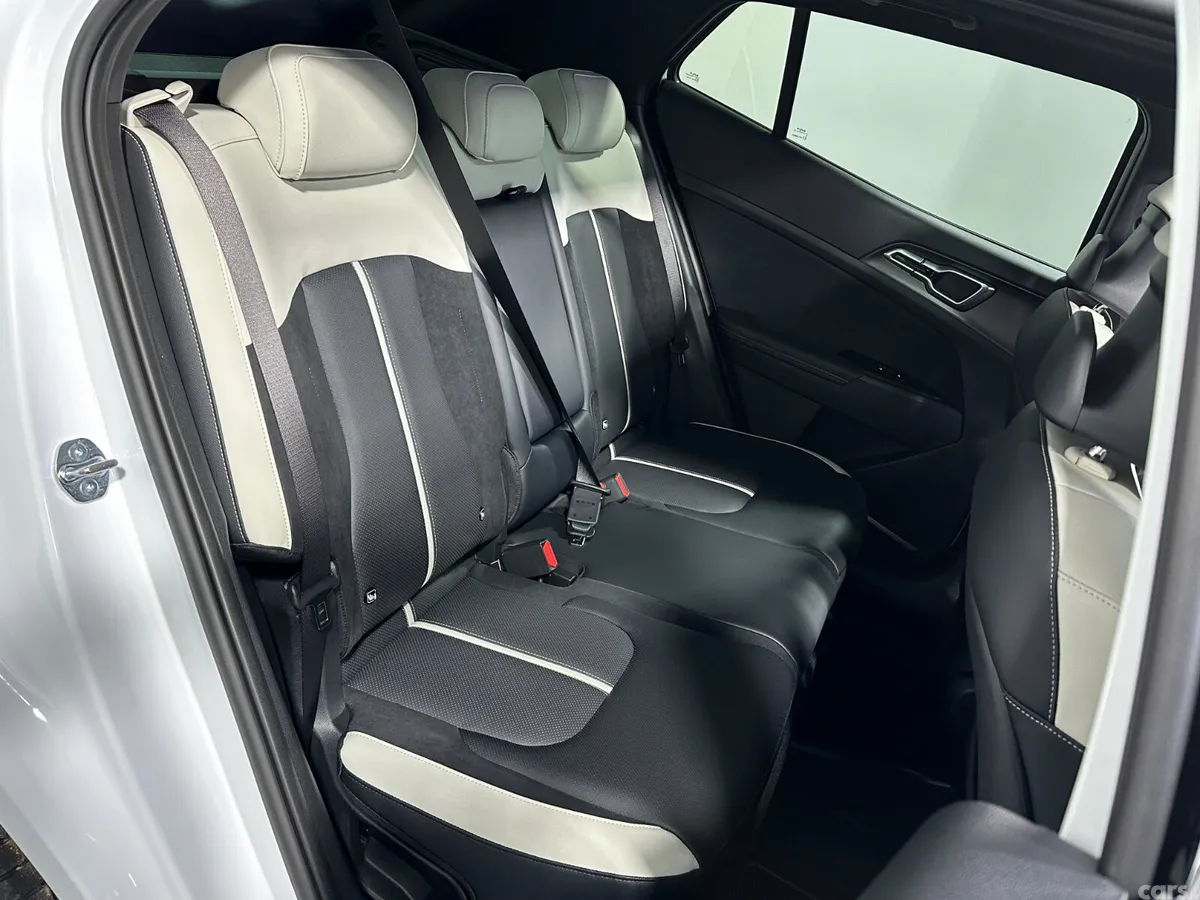 Kia Sportage SUV, Diesel Hybrid, 2026, White