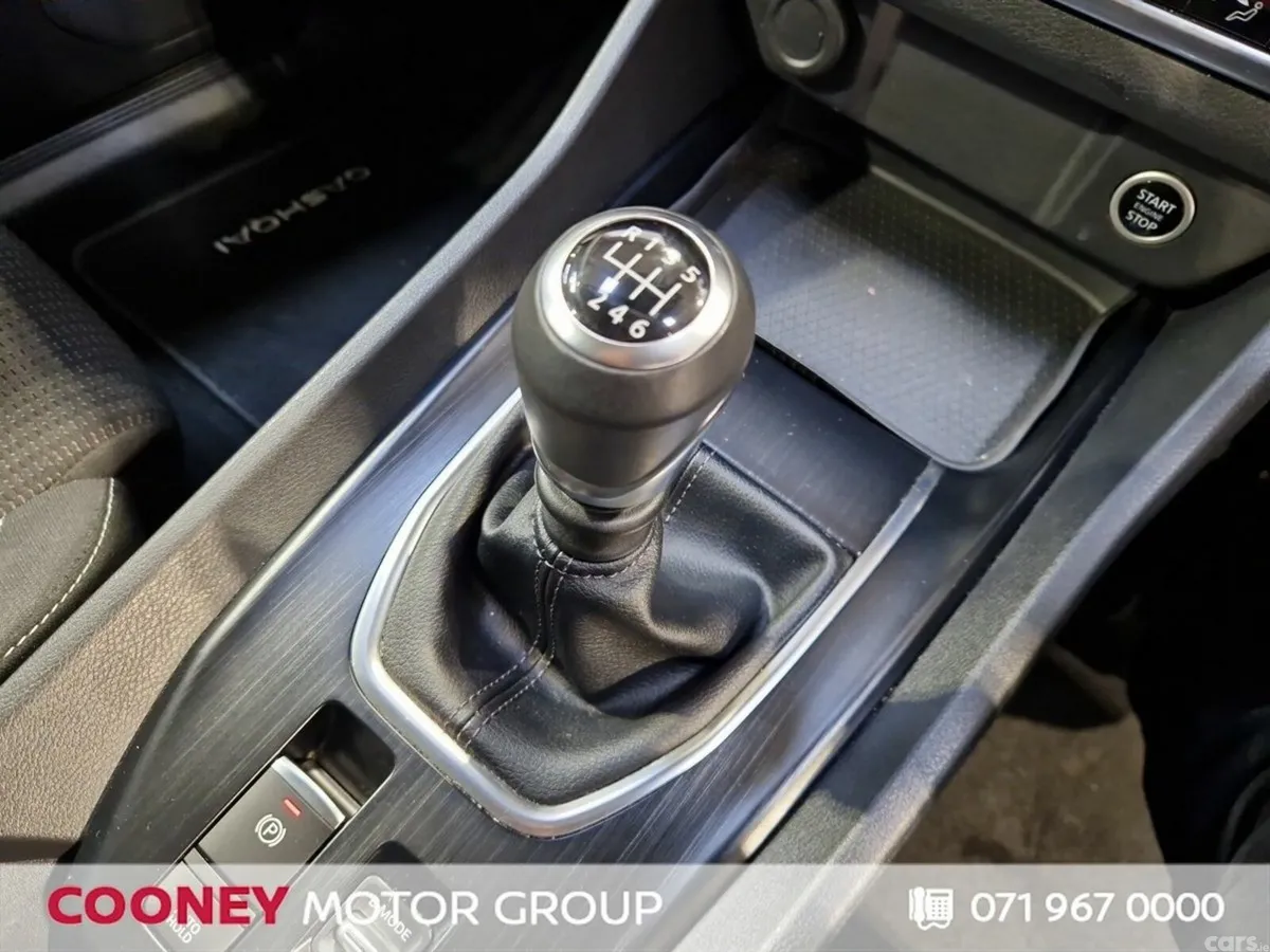 Nissan Qashqai MPV, Petrol, 2023, Grey