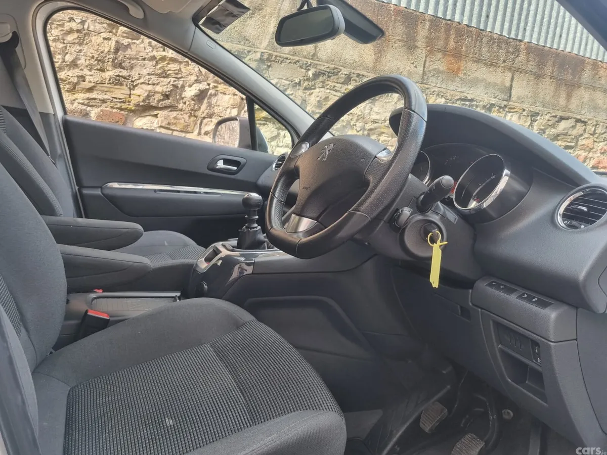 Peugeot 5008 MPV, Diesel, 2016, White