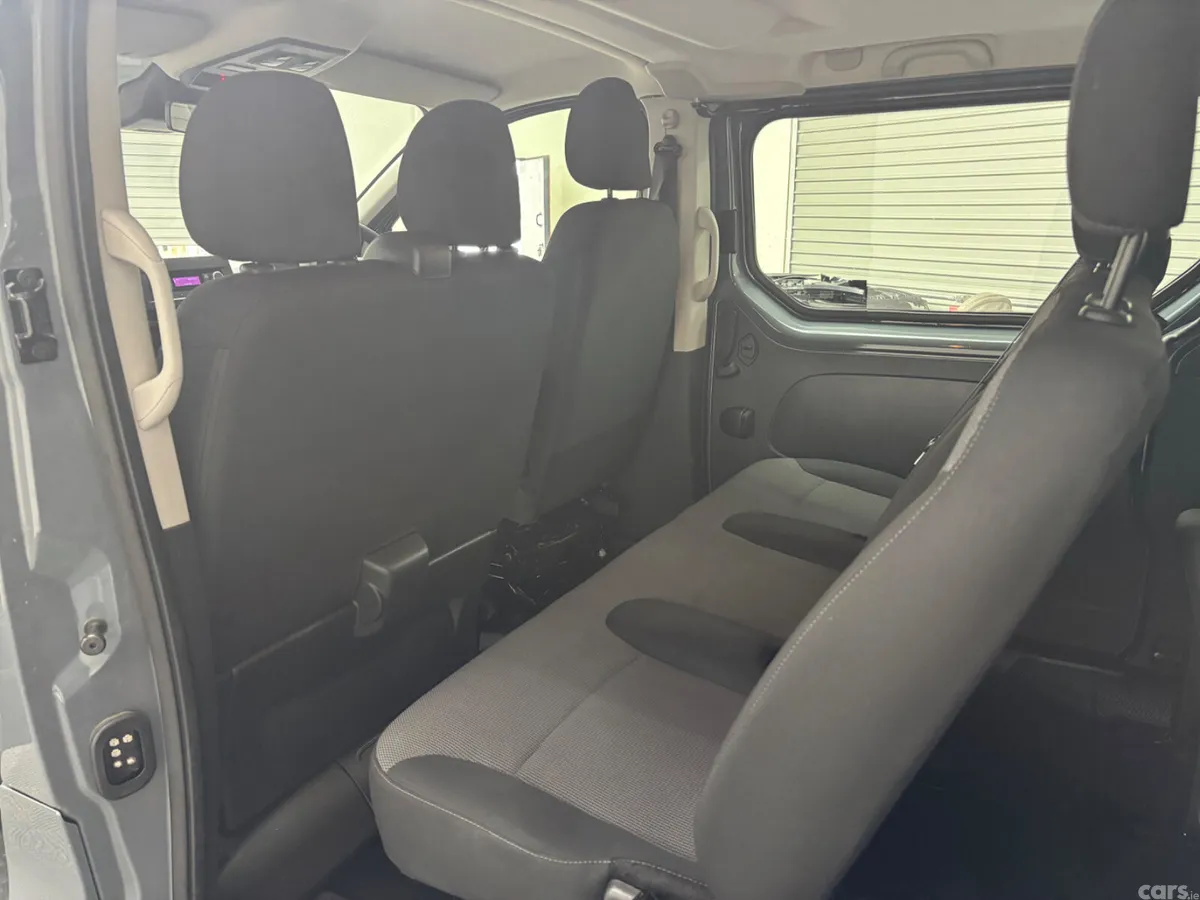 Renault Trafic Minibus, Diesel, 2023, Grey