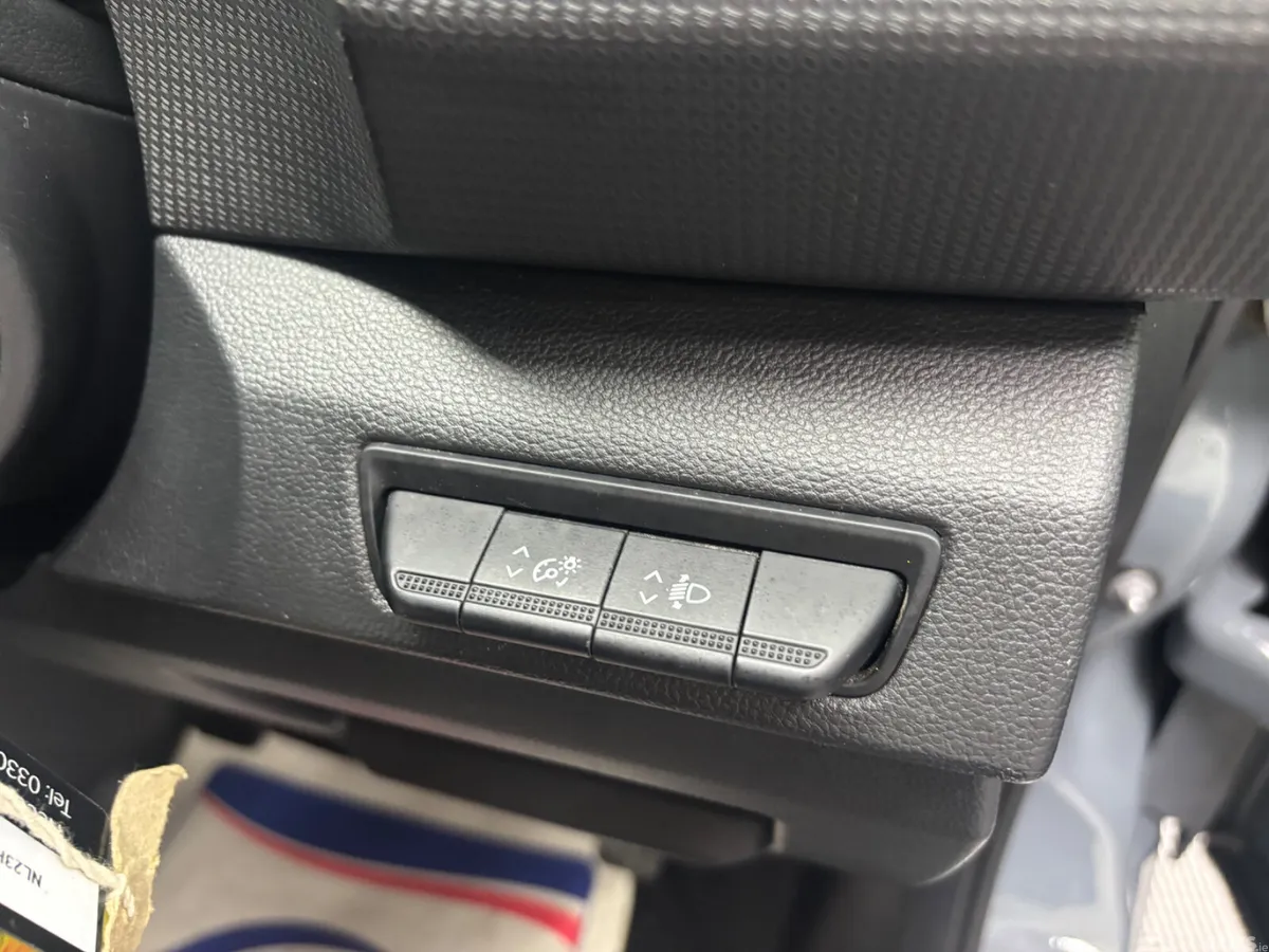 Renault Trafic Minibus, Diesel, 2023, Grey