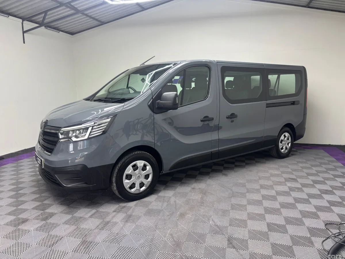 Renault Trafic Minibus, Diesel, 2023, Grey