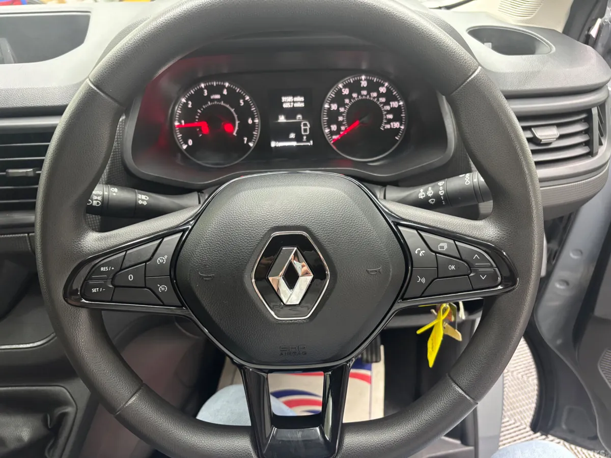 Renault Trafic Minibus, Diesel, 2023, Grey