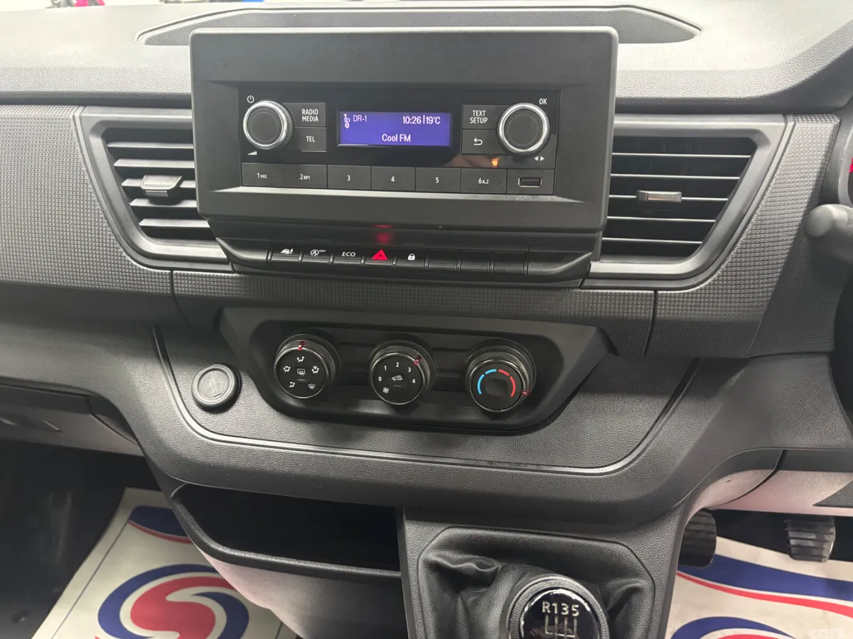 Renault Trafic Minibus, Diesel, 2023, Grey