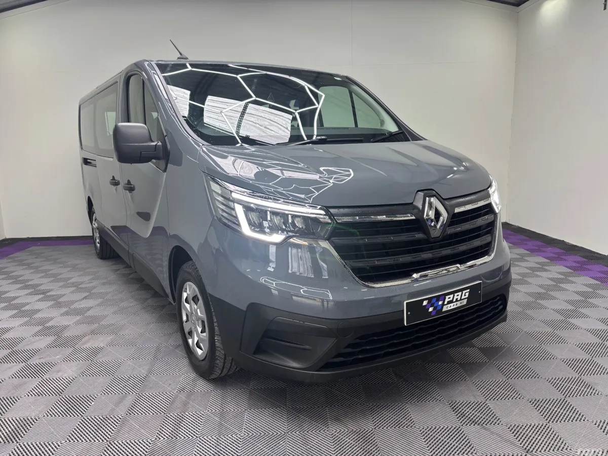 Renault Trafic Minibus, Diesel, 2023, Grey