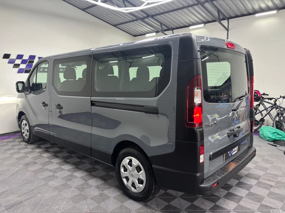 Renault Trafic Minibus, Diesel, 2023, Grey