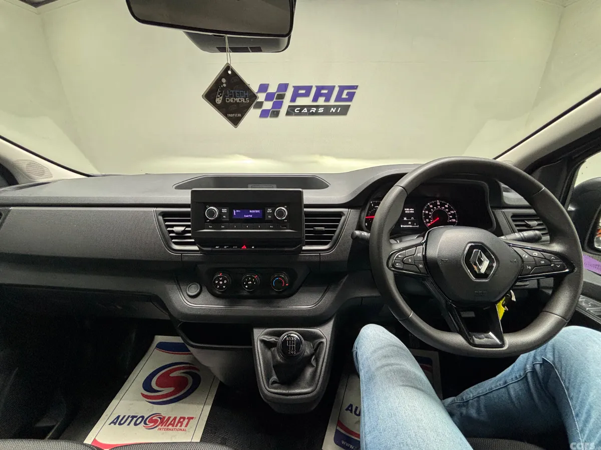 Renault Trafic Minibus, Diesel, 2023, Grey