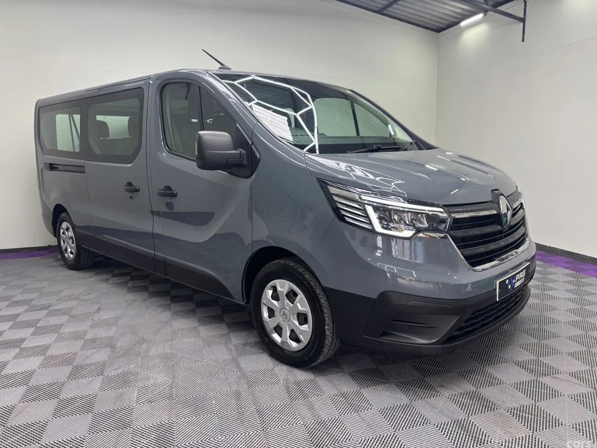 Renault Trafic Minibus, Diesel, 2023, Grey