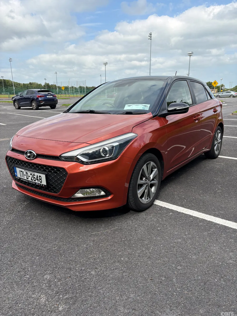 Hyundai i20 Hatchback, Petrol, 2017, Orange
