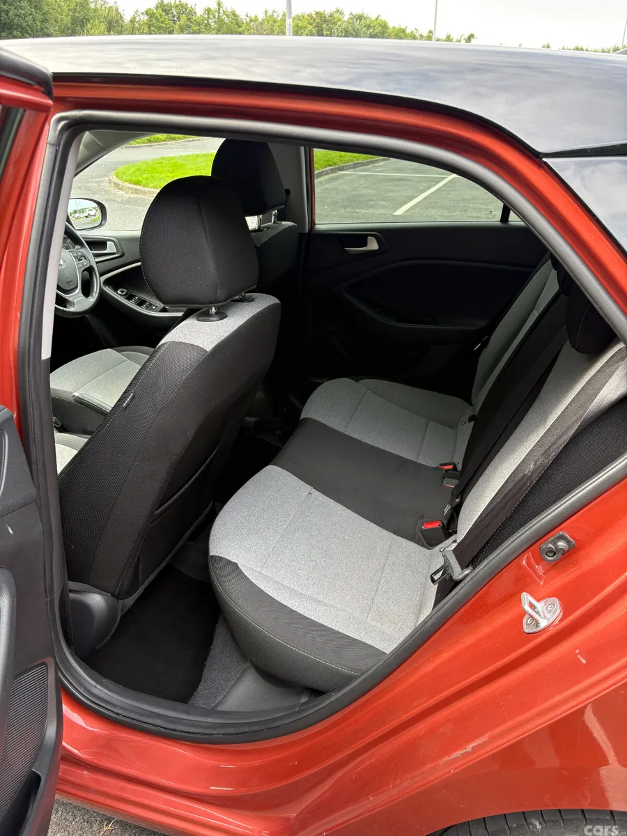 Hyundai i20 Hatchback, Petrol, 2017, Orange