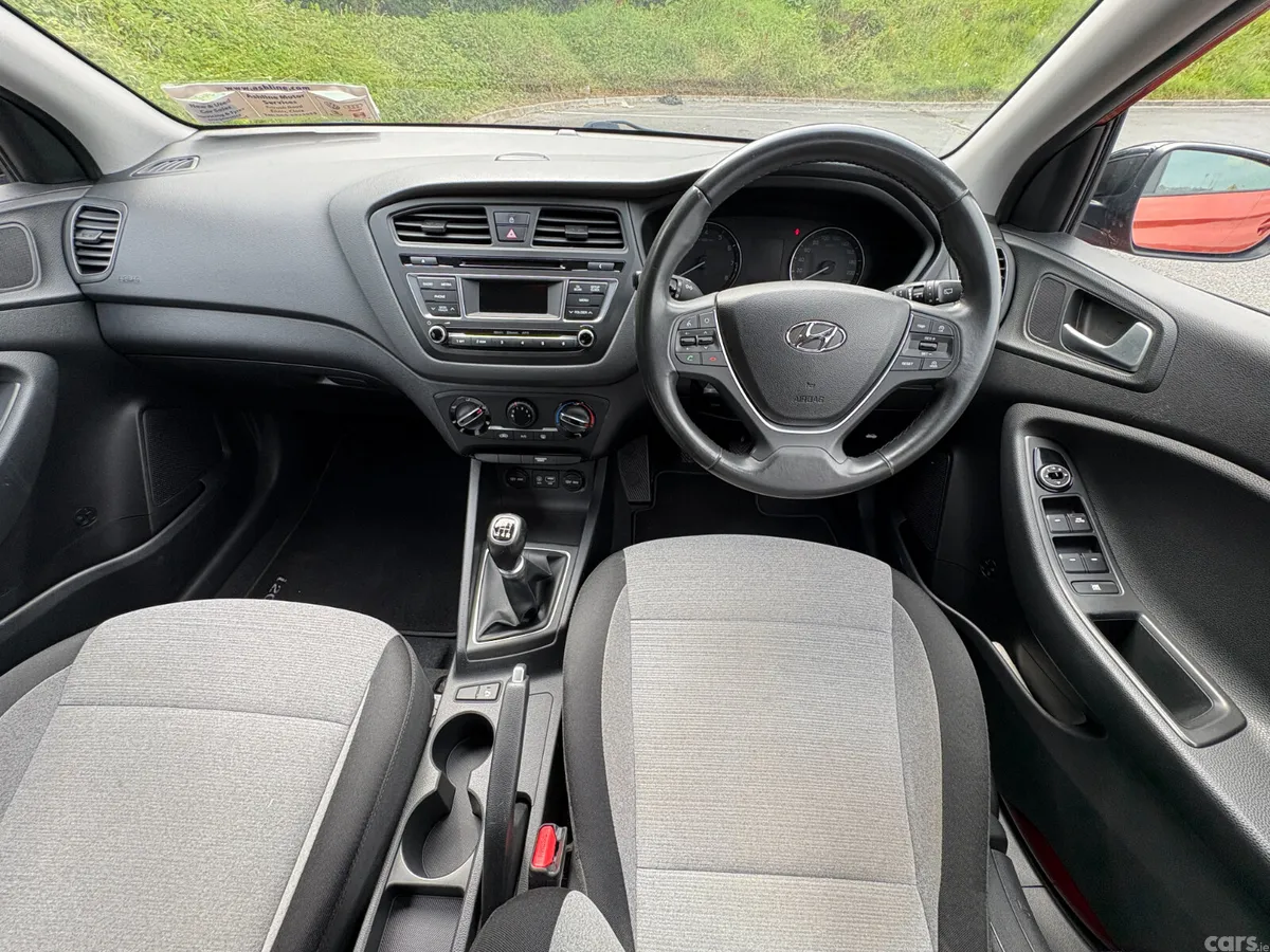 Hyundai i20 Hatchback, Petrol, 2017, Orange