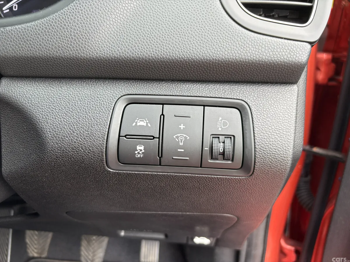 Hyundai i20 Hatchback, Petrol, 2017, Orange