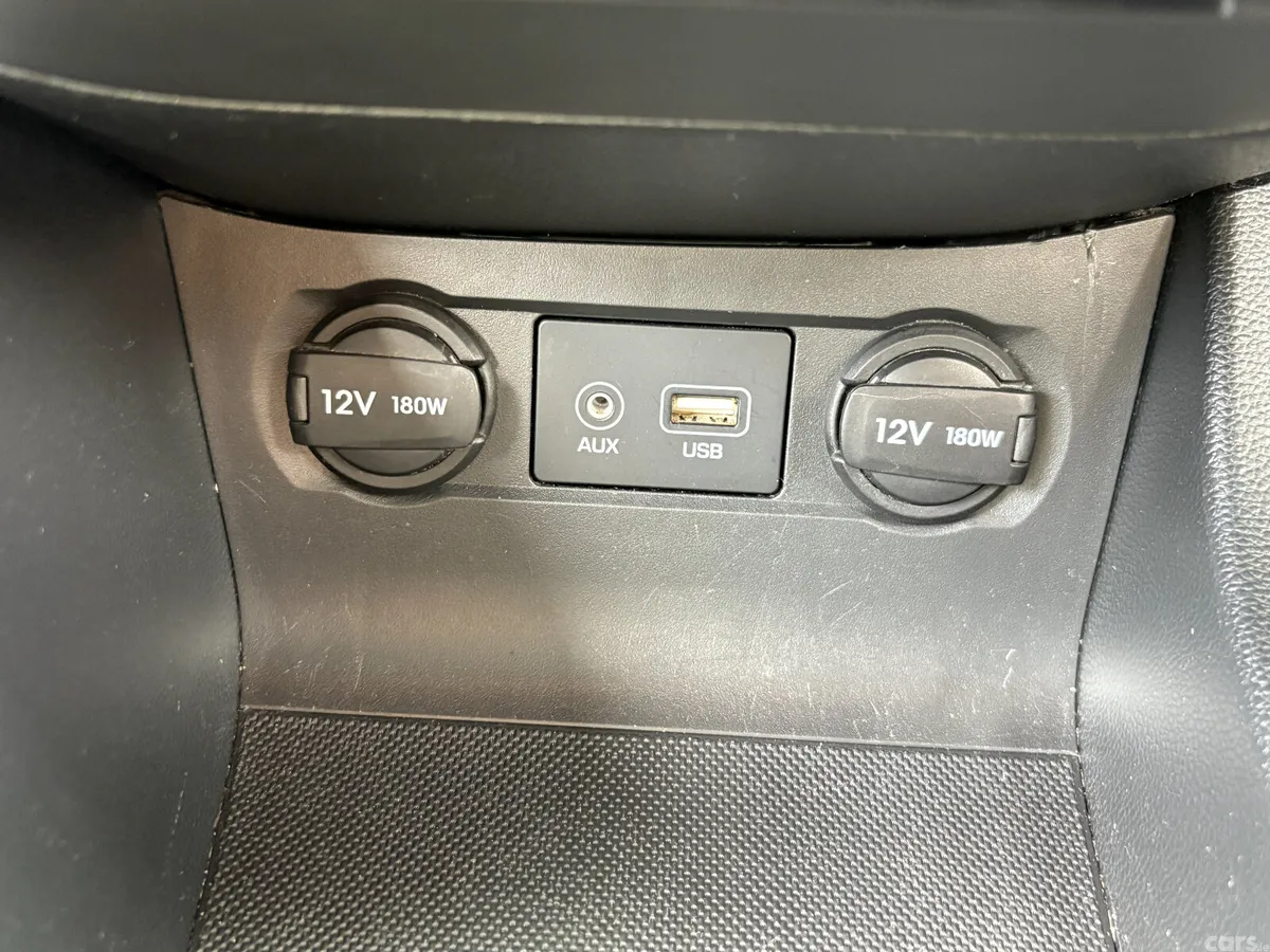 Hyundai i20 Hatchback, Petrol, 2017, Orange