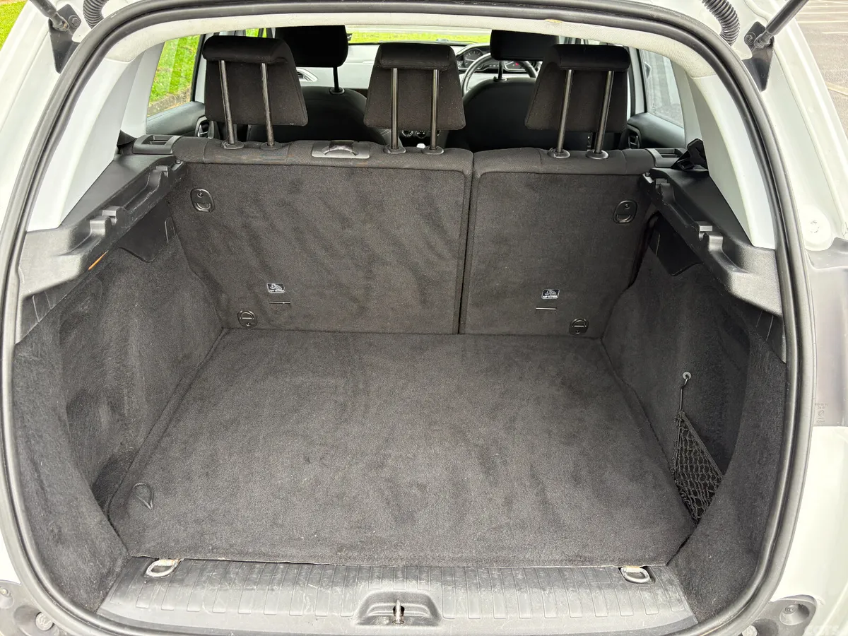 Peugeot 2008 SUV, Diesel, 2016, White