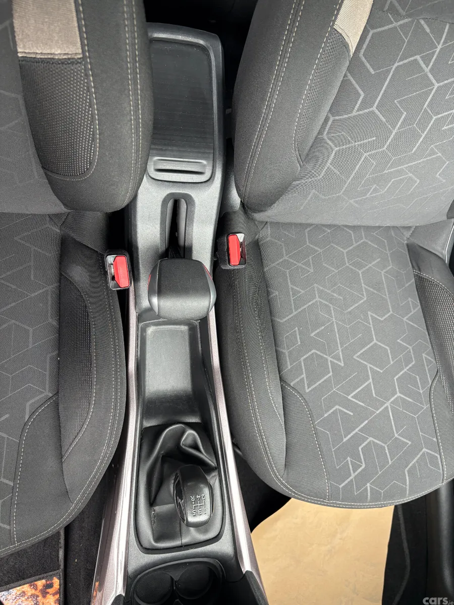 Peugeot 2008 SUV, Diesel, 2016, White