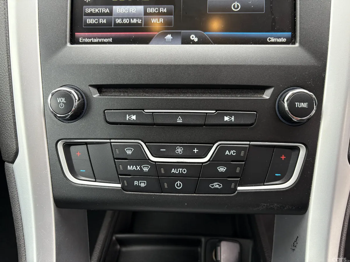 Ford Mondeo Hatchback, Diesel, 2015, Silver