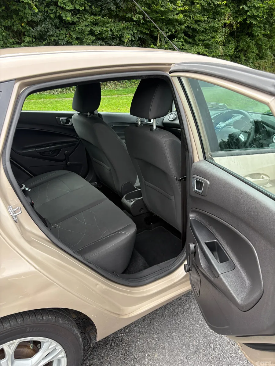 Ford Fiesta Hatchback, Petrol, 2016, Silver