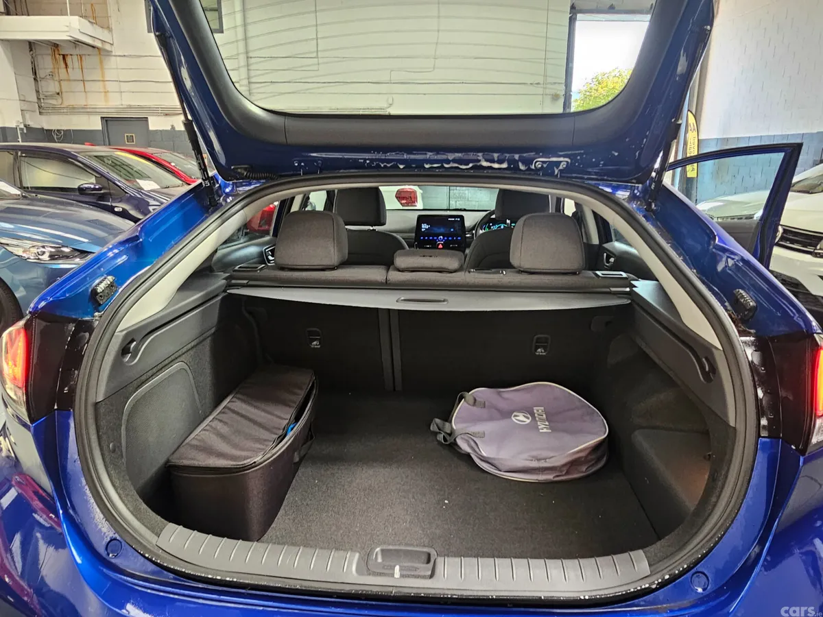 Hyundai IONIQ Hatchback, Petrol Plug-in Hybrid, 2020, Blue