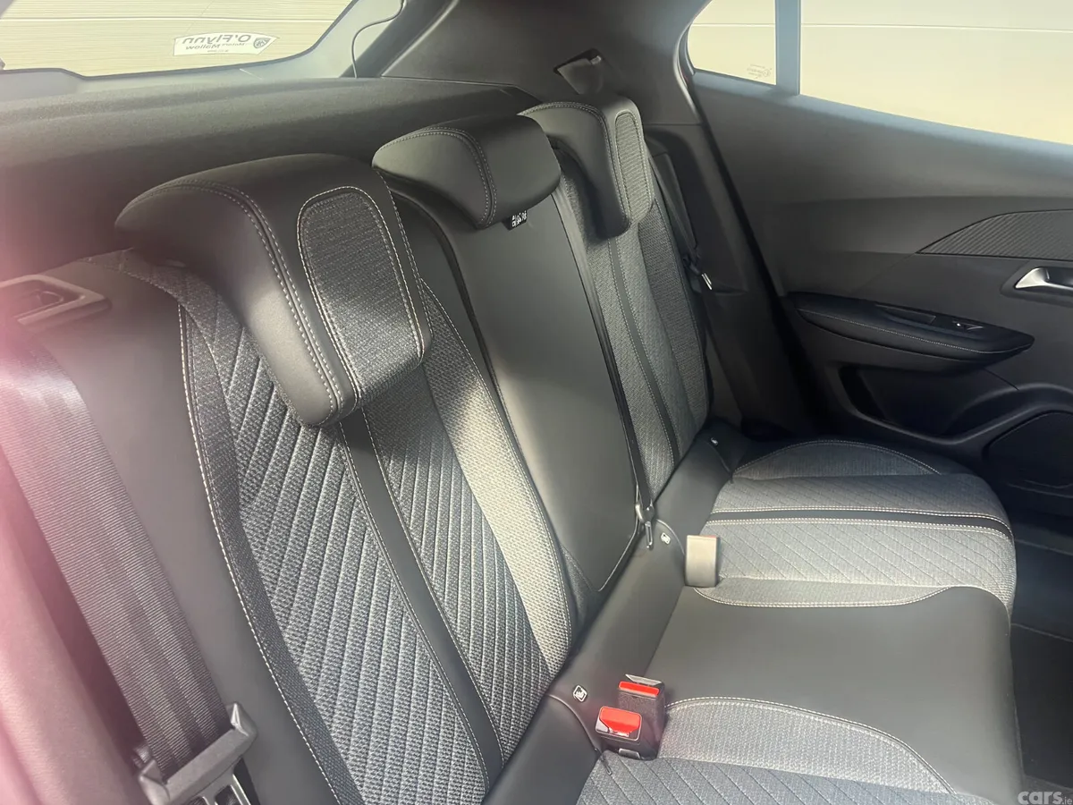 Peugeot 2008 MPV, Electric, 2025, Red