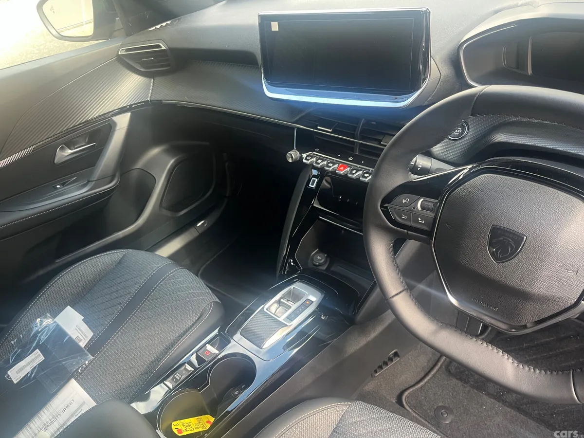 Peugeot 2008 MPV, Electric, 2025, Red