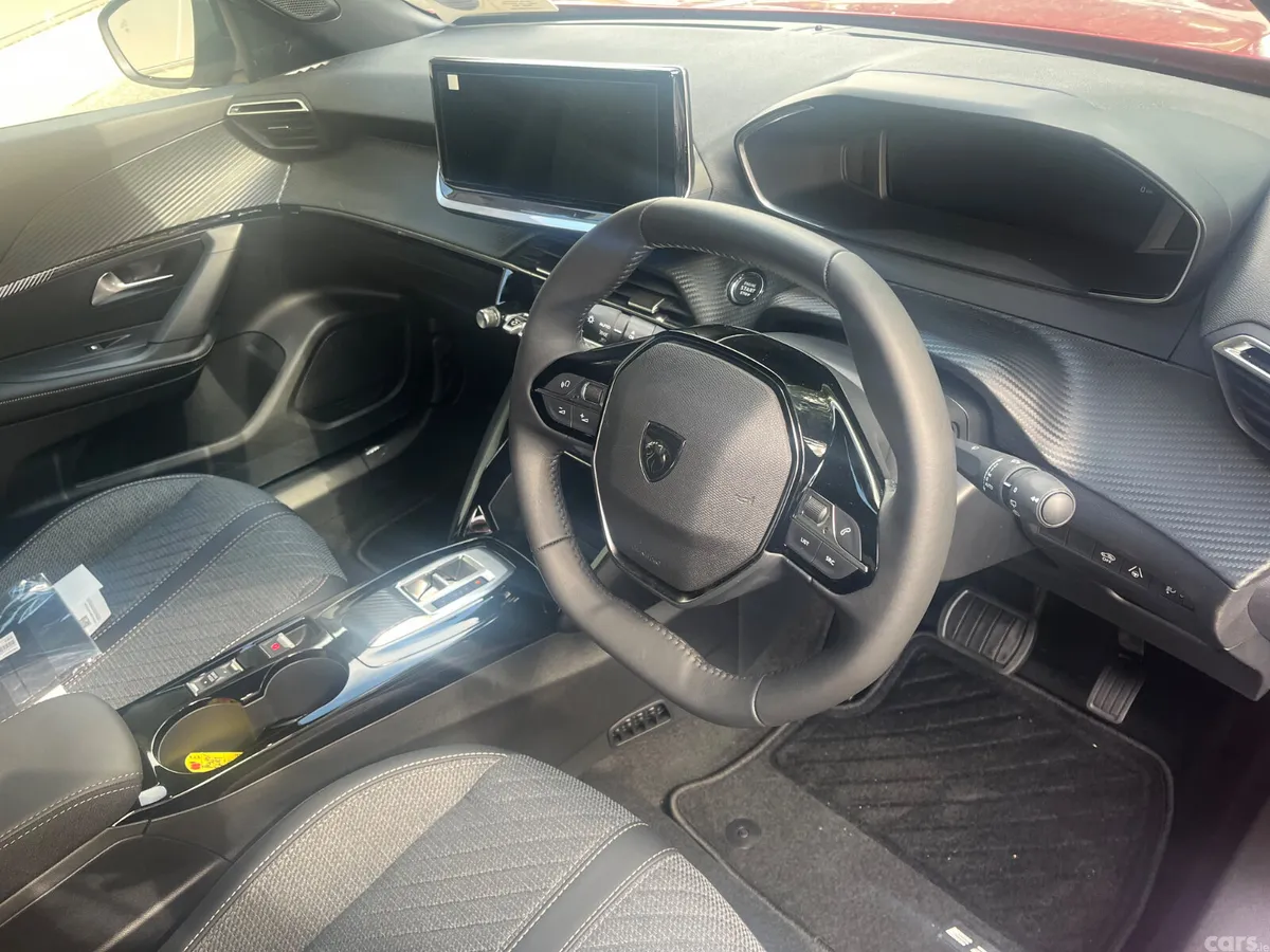 Peugeot 2008 MPV, Electric, 2025, Red