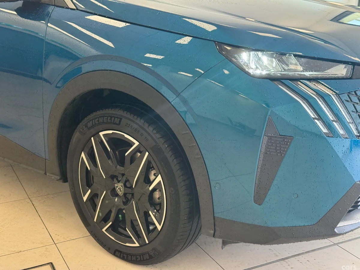 Peugeot 5008 MPV, Petrol, 2025, Blue