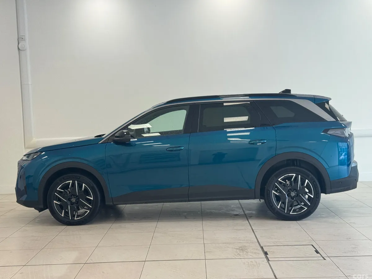Peugeot 5008 MPV, Petrol, 2025, Blue