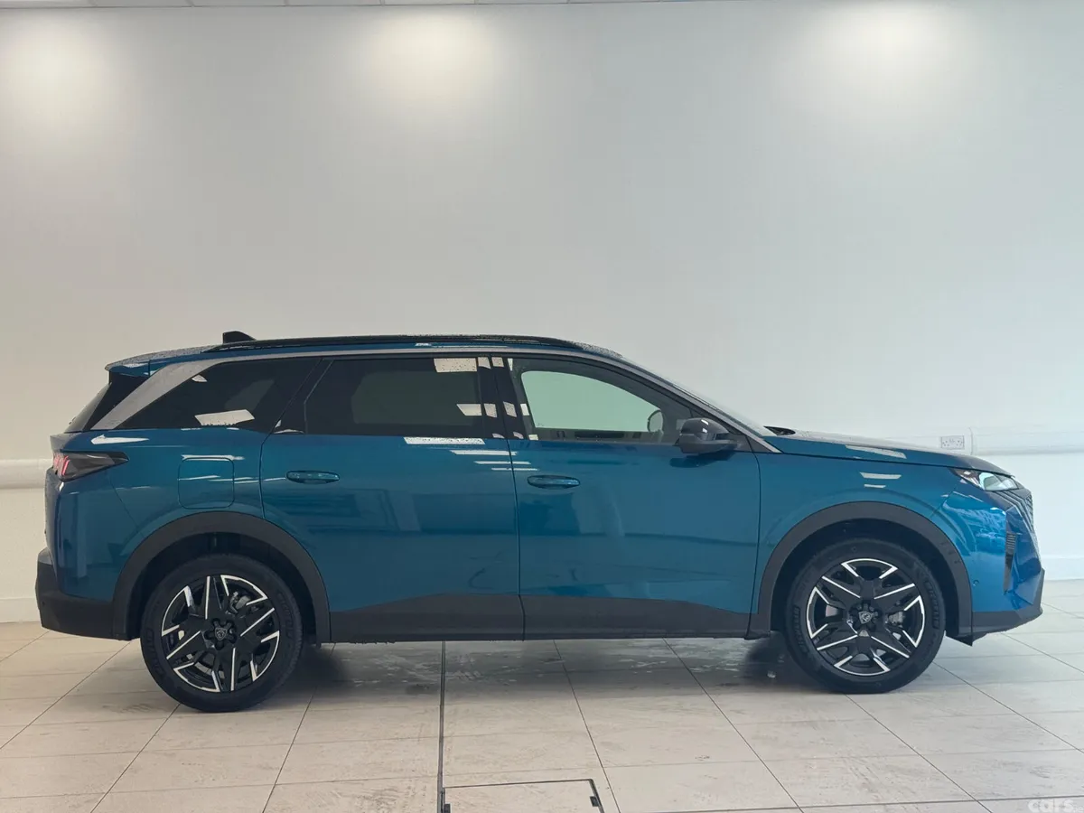 Peugeot 5008 MPV, Petrol, 2025, Blue