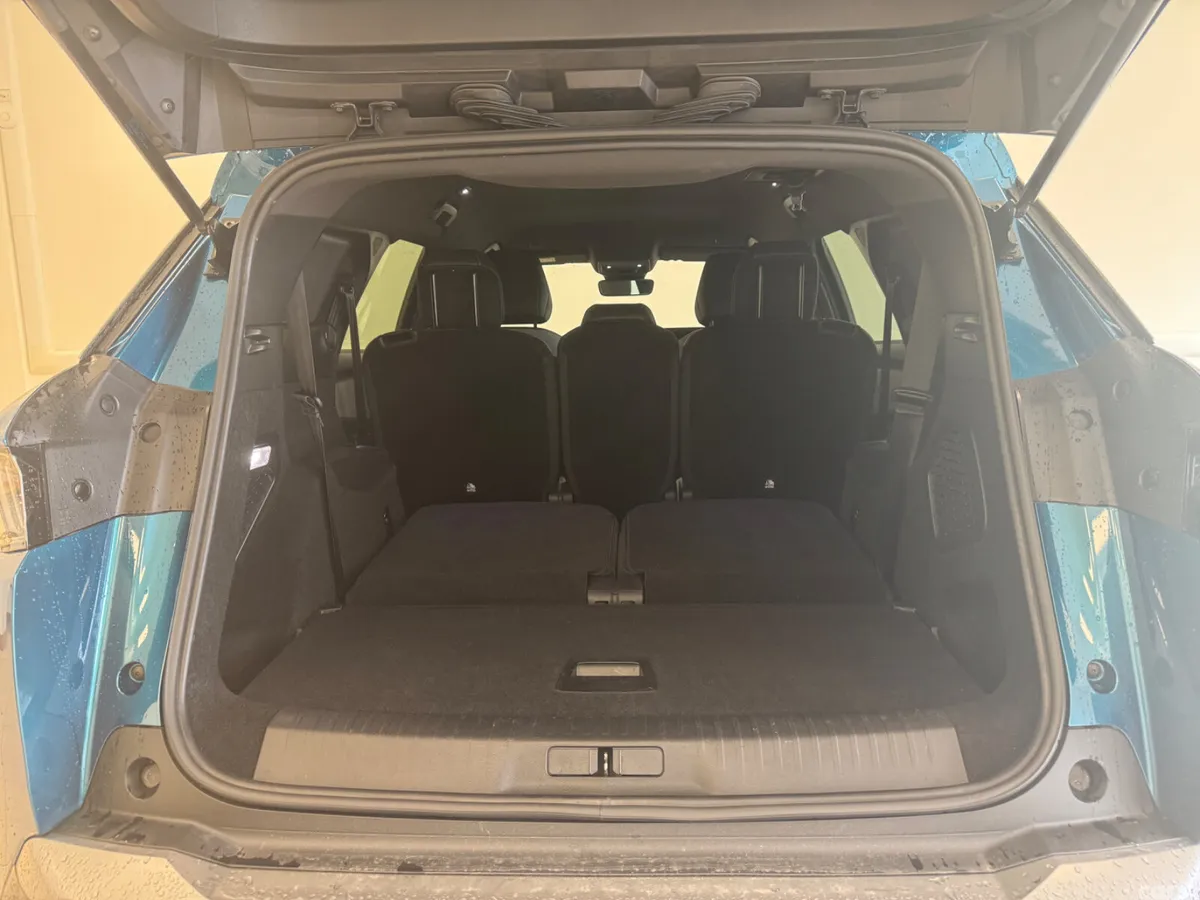 Peugeot 5008 MPV, Petrol, 2025, Blue