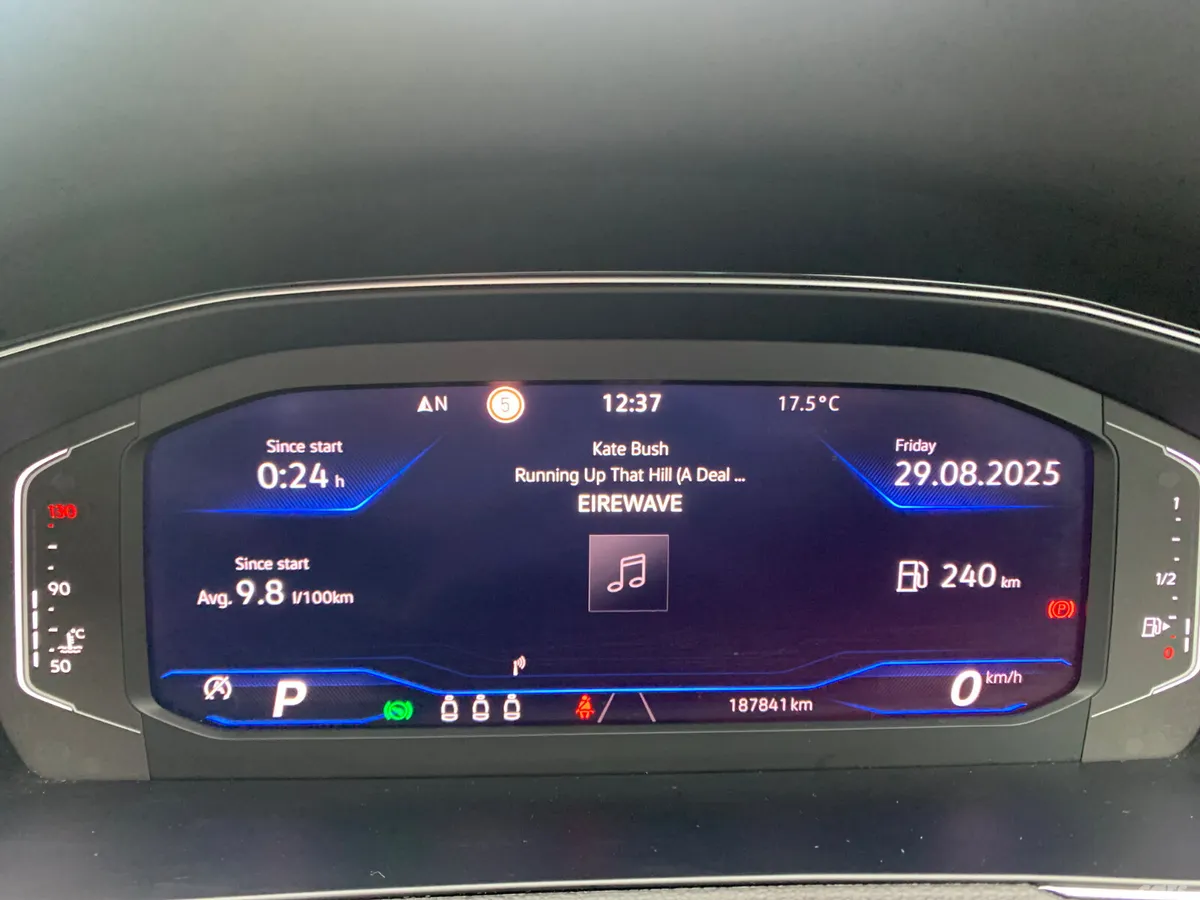 Volkswagen Passat Estate, Diesel, 2021, Grey