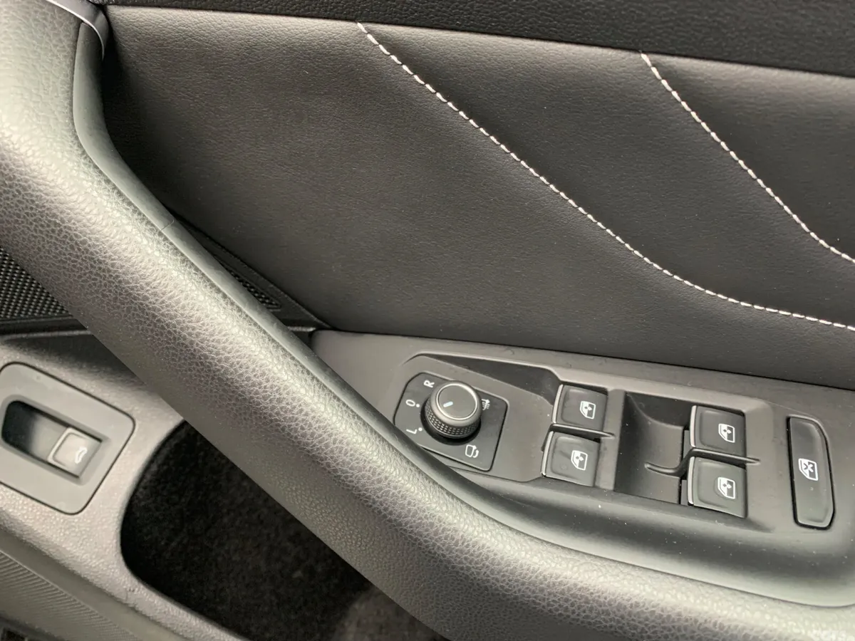 Volkswagen Passat Estate, Diesel, 2021, Grey