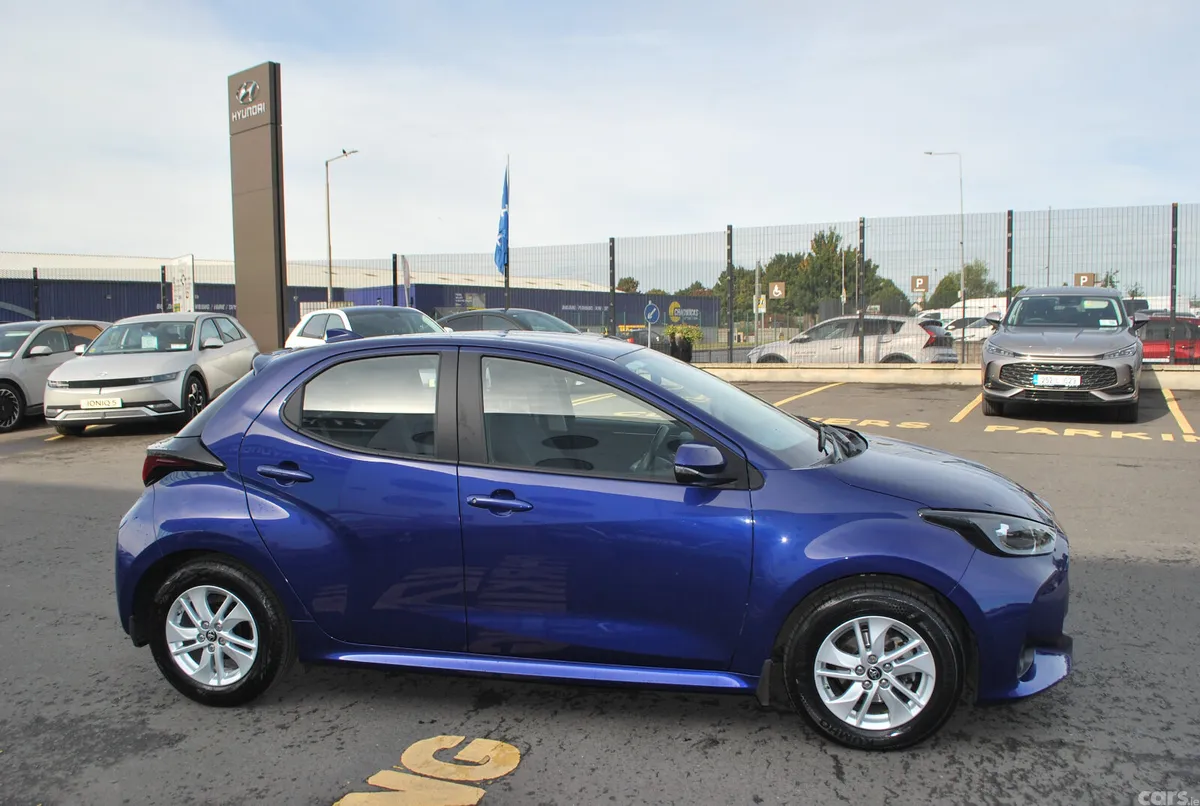 Toyota Yaris Hatchback, Petrol, 2023, Blue