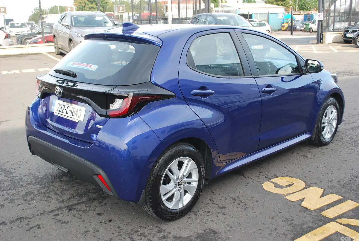 Toyota Yaris Hatchback, Petrol, 2023, Blue