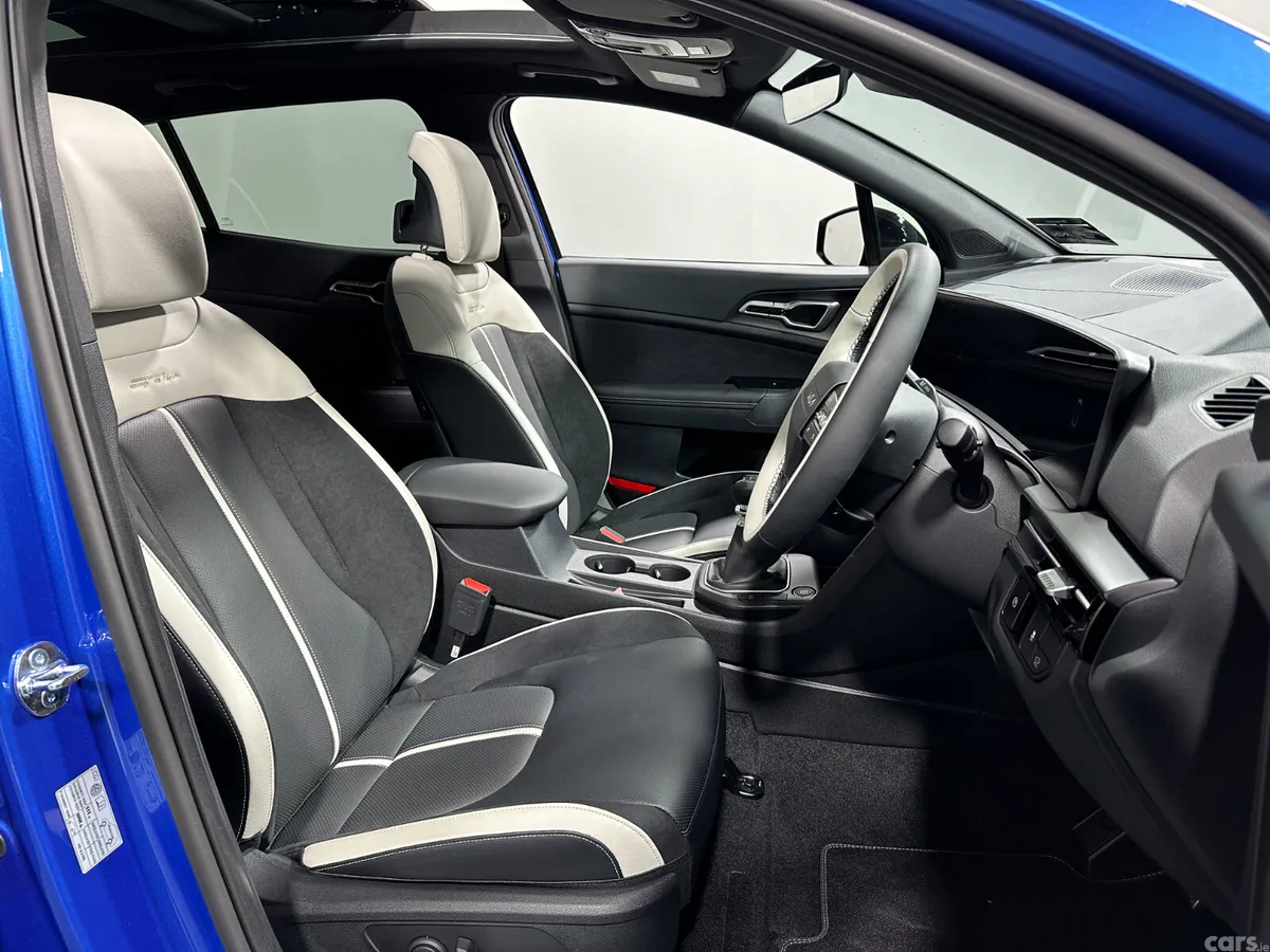 Kia Sportage SUV, Diesel Hybrid, 2026, Blue