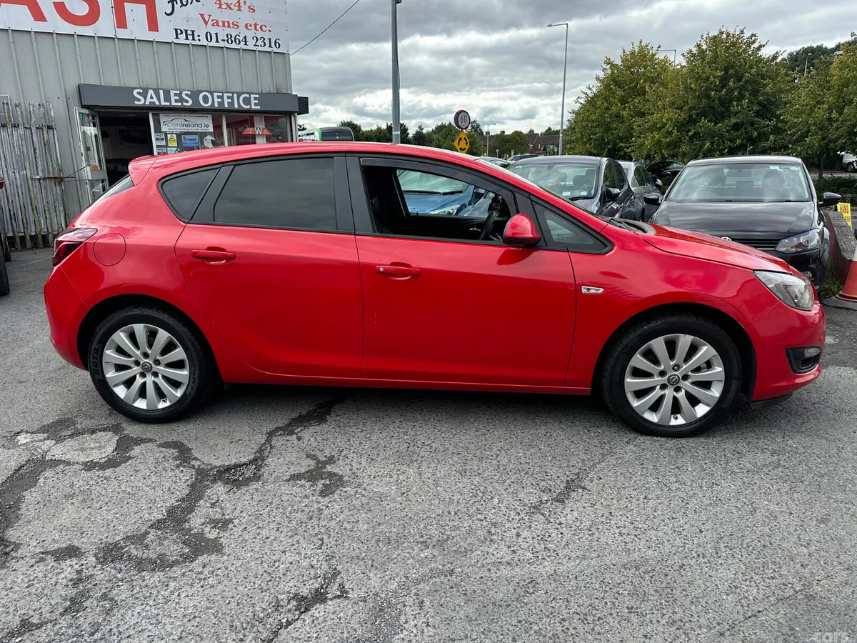 Vauxhall Astra Hatchback, Diesel, 2015, Red