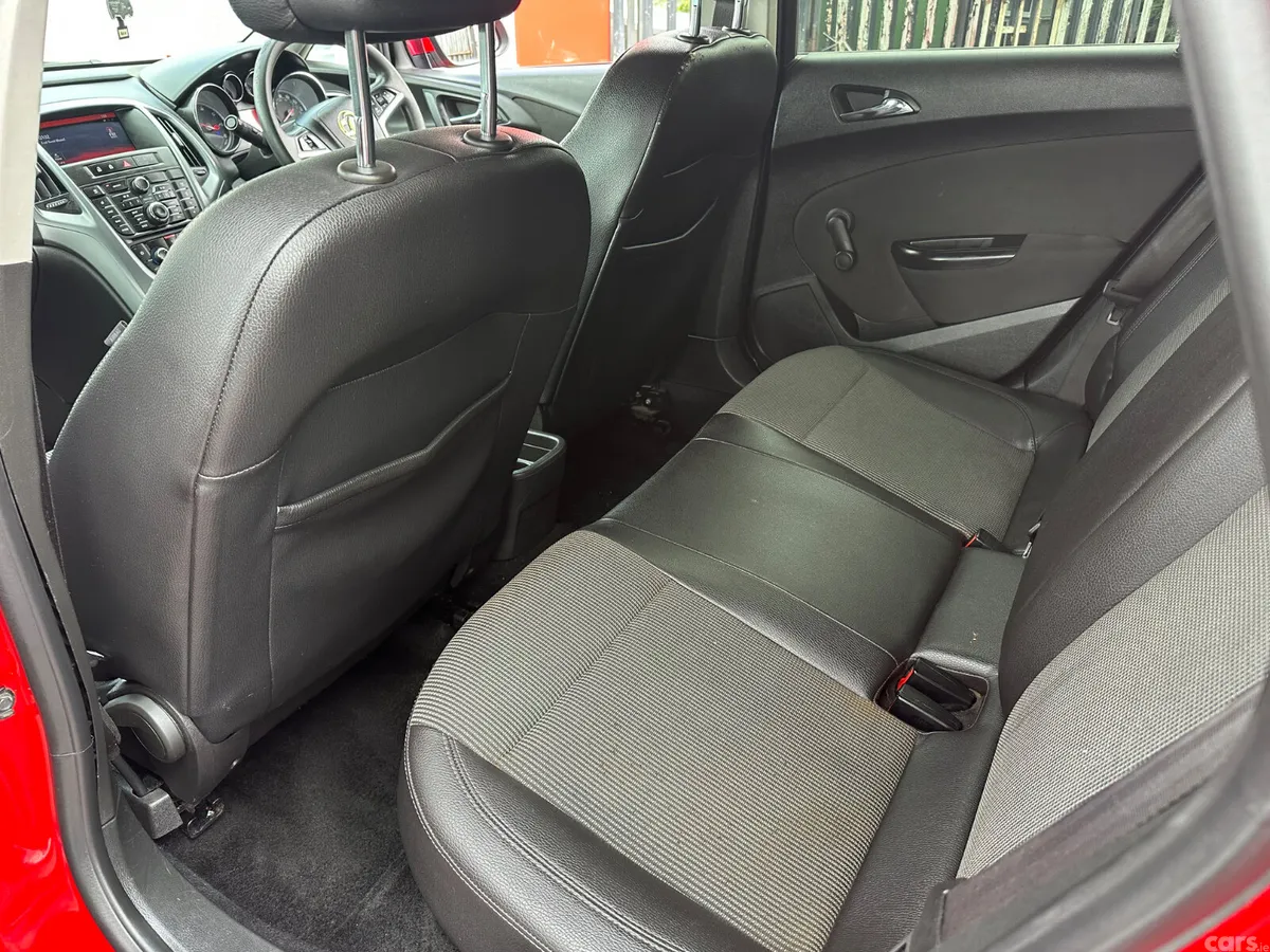 Vauxhall Astra Hatchback, Diesel, 2015, Red