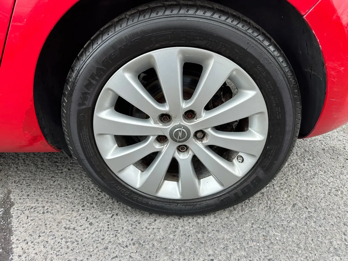 Vauxhall Astra Hatchback, Diesel, 2015, Red