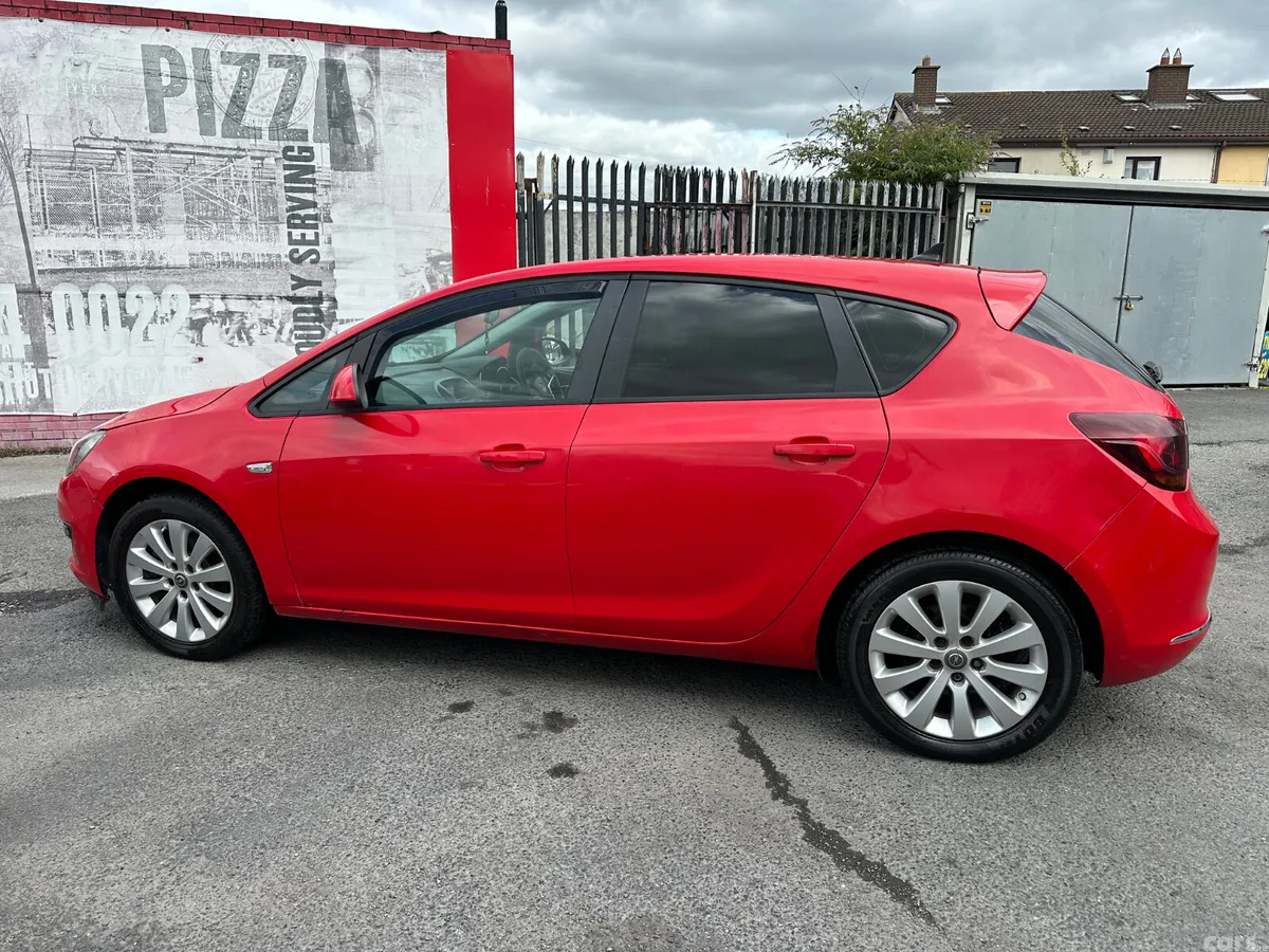 Vauxhall Astra Hatchback, Diesel, 2015, Red