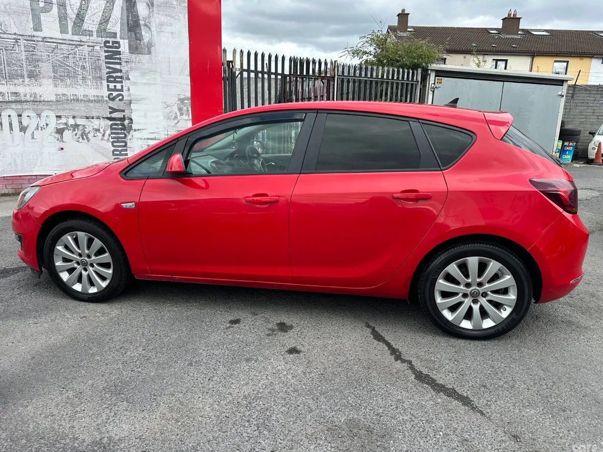 Vauxhall Astra Hatchback, Diesel, 2015, Red