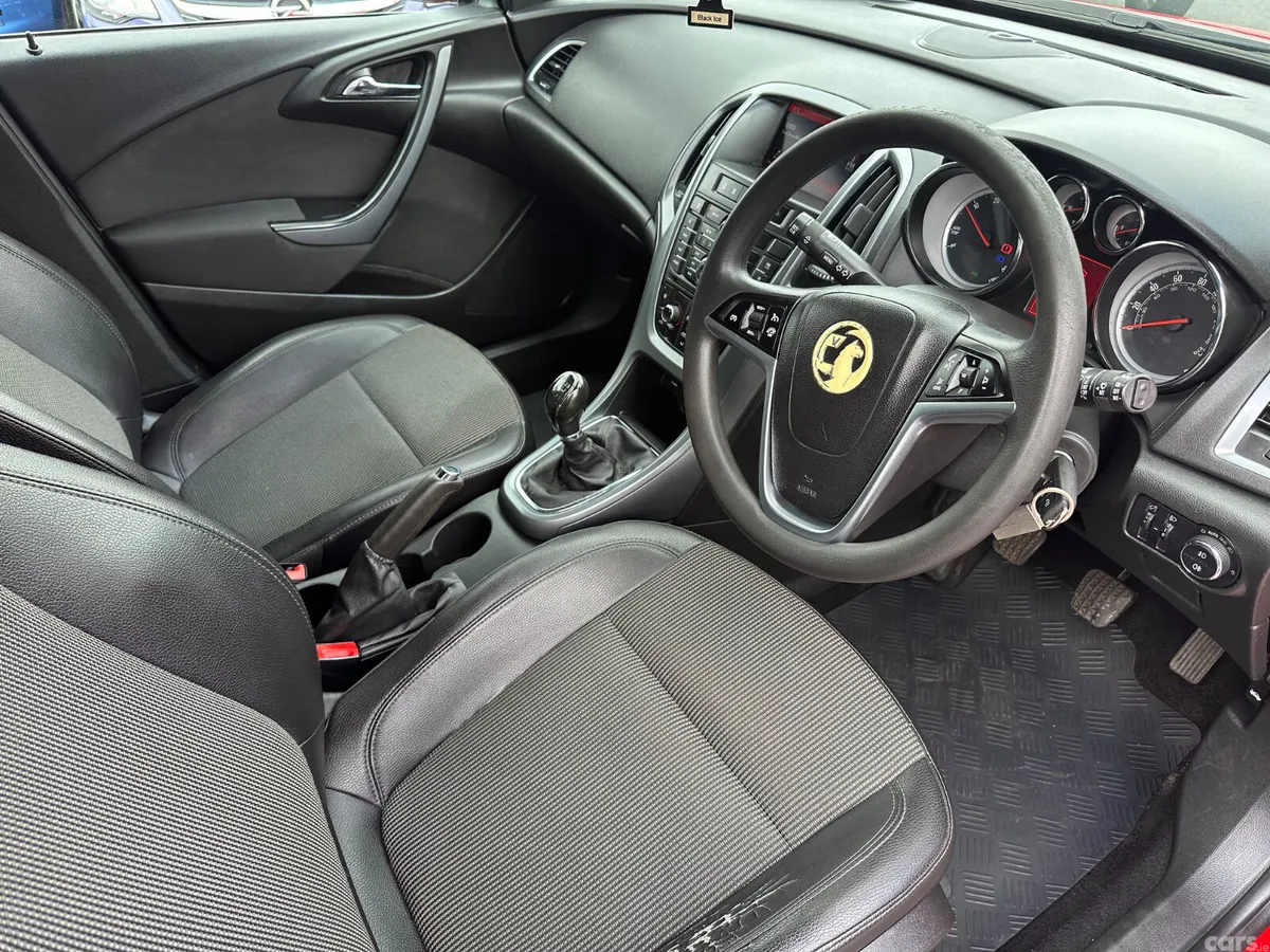 Vauxhall Astra Hatchback, Diesel, 2015, Red