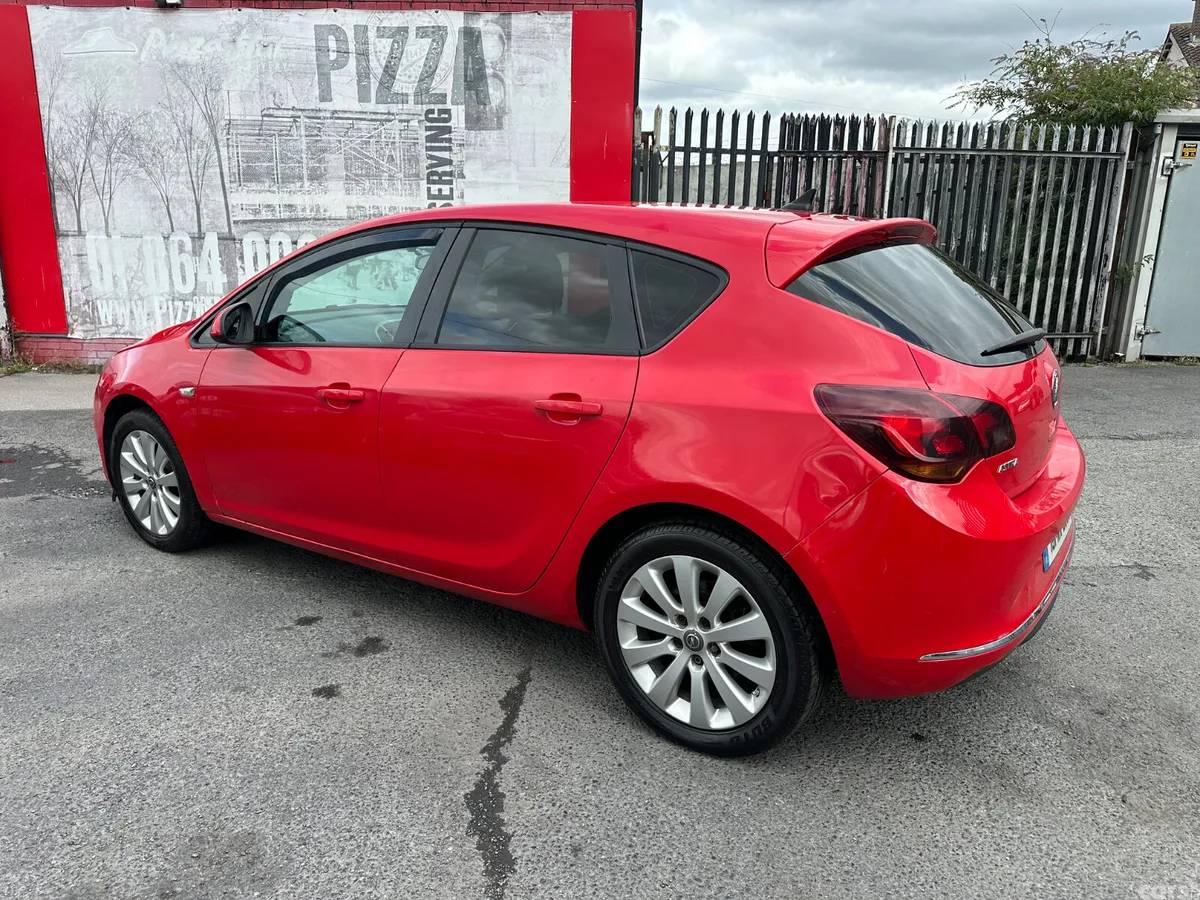 Vauxhall Astra Hatchback, Diesel, 2015, Red