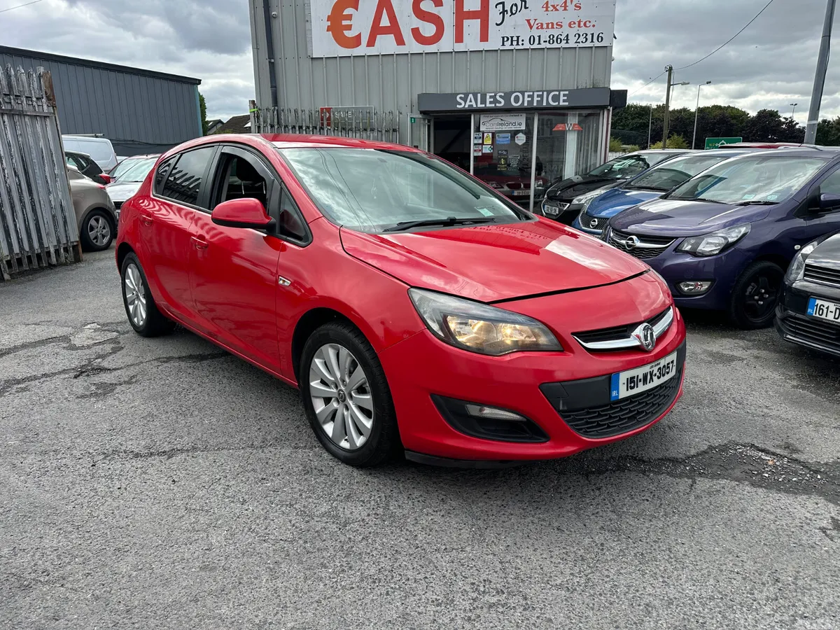 Vauxhall Astra Hatchback, Diesel, 2015, Red