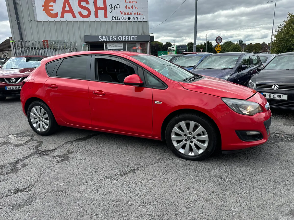 Vauxhall Astra Hatchback, Diesel, 2015, Red