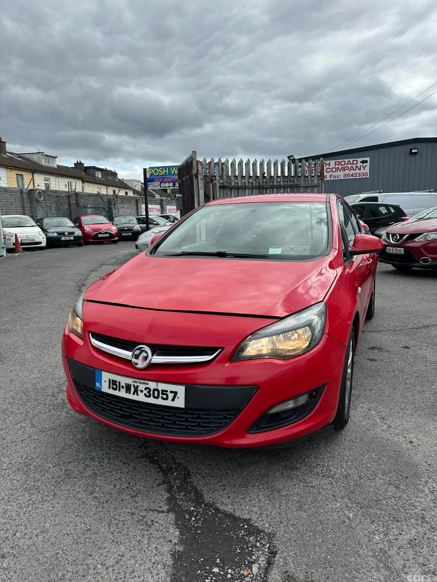 Vauxhall Astra Hatchback, Diesel, 2015, Red