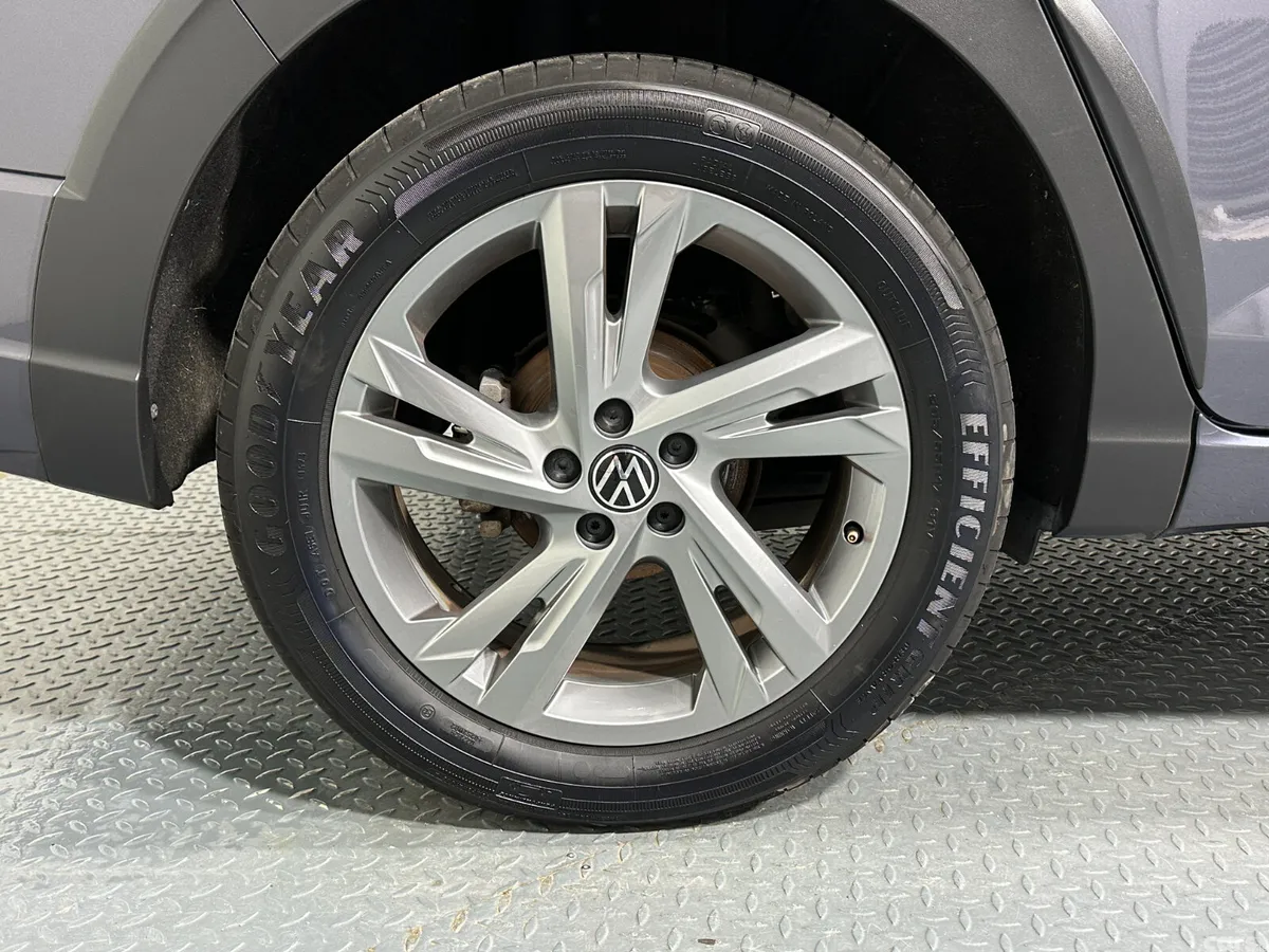 Volkswagen Taigo Estate/Jeep, Petrol, 2023, Grey