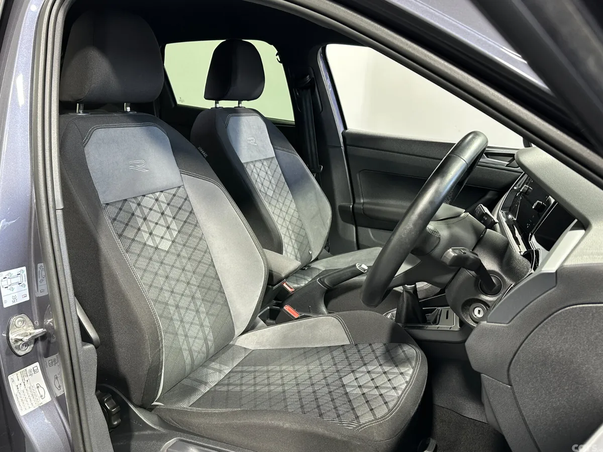Volkswagen Taigo Estate/Jeep, Petrol, 2023, Grey